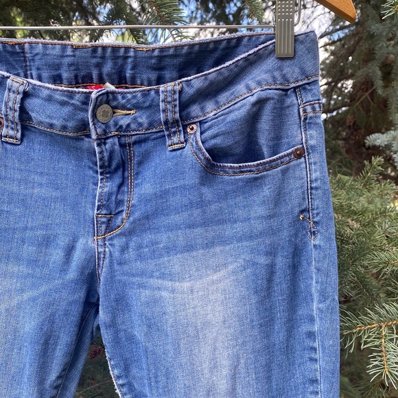 SOFT! Lucky Brand Bootcut Jeans - Picture 7 of 16